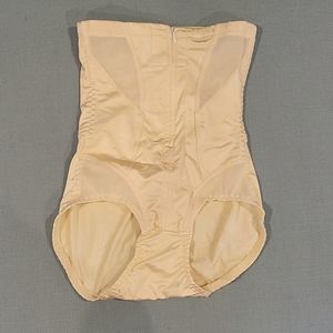 Body shaping panty NWOT
